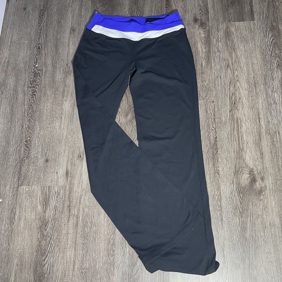 Lululemon flare yoga pants - Picture 4 of 13